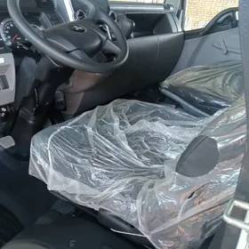 Mitsubishi Canter 2025