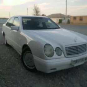 Mercedes-Benz E320 1996