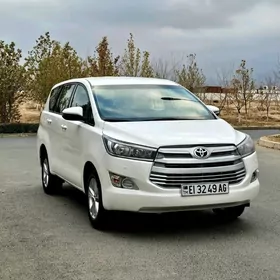 Toyota Innova 2022