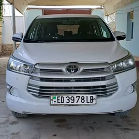 Toyota Innova 2021