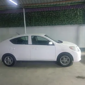 Nissan Versa 2013