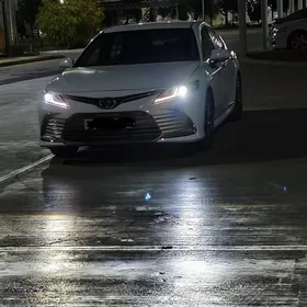 Toyota Camry Hybrid 2021