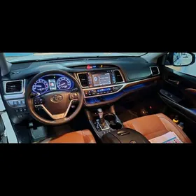 Toyota Highlander 2019