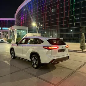 Toyota Highlander 2021