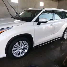 Toyota Highlander 2021