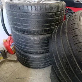 BMW X5 315/30ZR22, 275/35ZR22