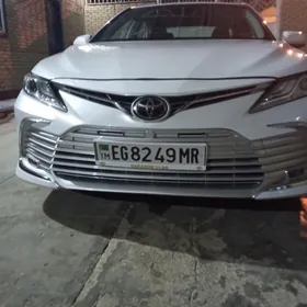Toyota Camry 2021