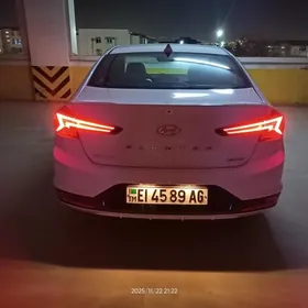 Hyundai Elantra 2020