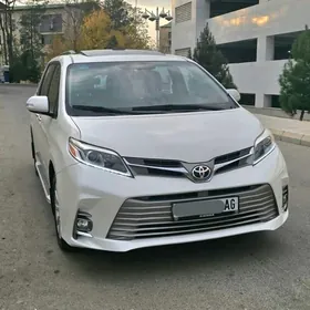 Toyota Sienna 2018