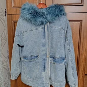 куртка -джинсовая .