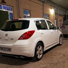 Nissan Versa 2012