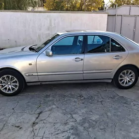 Mercedes-Benz E320 1996