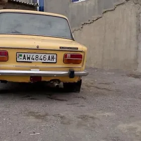 Lada 2103 2000