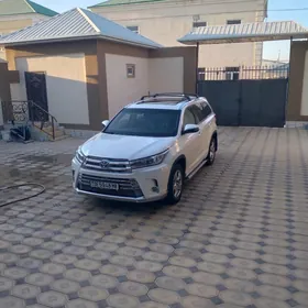 Toyota Highlander 2019