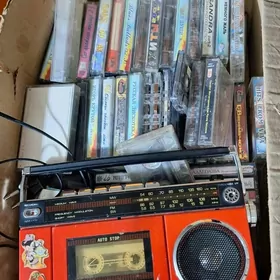 Магнитофон  с касетами