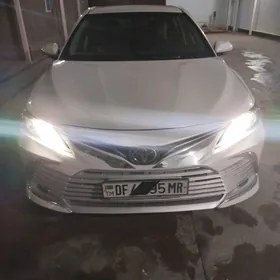Toyota Camry 2018