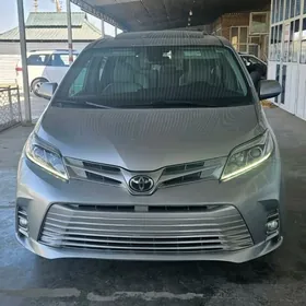 Toyota Sienna 2020