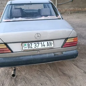 Mercedes-Benz 300E 1990