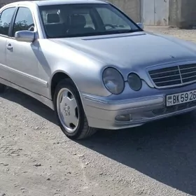 Mercedes-Benz E320 2001