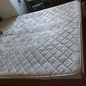 двухспальная кровать