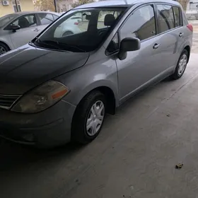Nissan Versa 2012