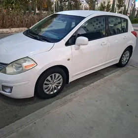 Nissan Versa 2012