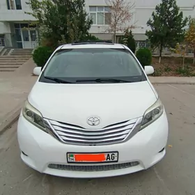 Toyota Sienna 2011