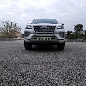 Toyota Fortuner 2021