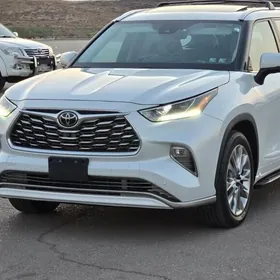 Toyota Highlander 2021