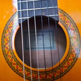 S 70 Yamaha Gitara