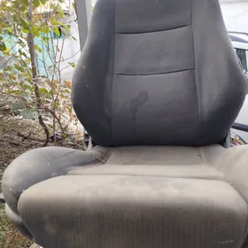 сидения 2шт опель