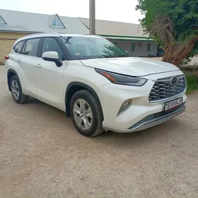 Toyota Highlander 2021