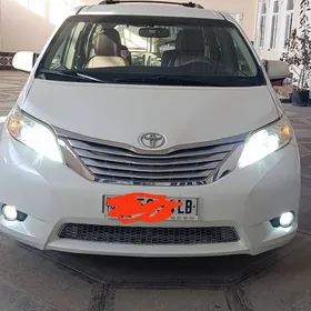 Toyota Sienna 2011