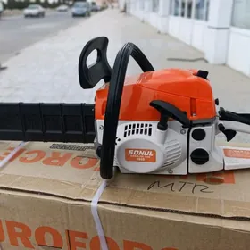 Agaç kesyan benzopila