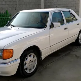 Mercedes-Benz 500E 1988