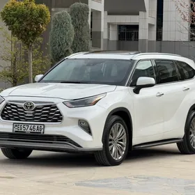 Toyota Highlander 2021