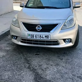 Nissan Versa 2012