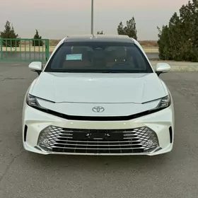 Toyota Camry 2025
