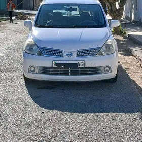 Nissan Tiida 2005