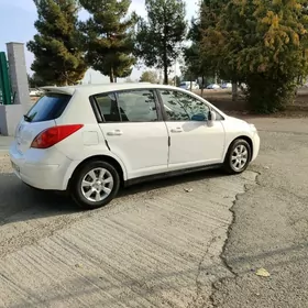 Nissan Versa 2010