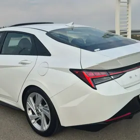 Hyundai Elantra 2022