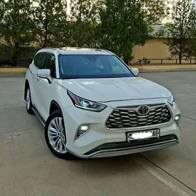 Toyota Highlander 2021