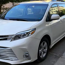 Toyota Sienna 2020
