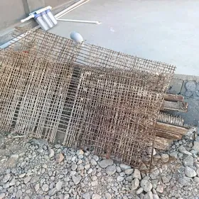 Угольники и металическая сетка