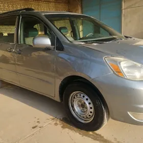 Toyota Sienna 2003