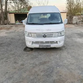 Toyota Hiace 2015