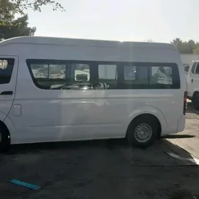 Toyota Hiace 2015