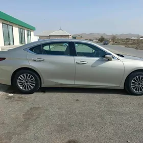 Lexus ES 2020