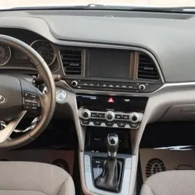 Hyundai Elantra 2020