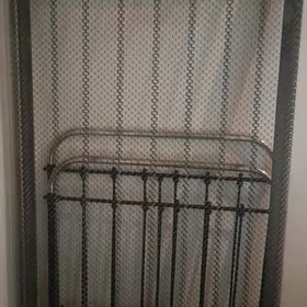 кровать железная